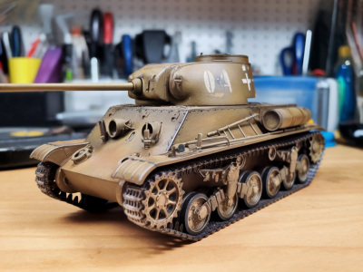 Comment recréer un vernis satiné ancien sur une carrosserie de char japonais au 1/35 avec produits mr hobby et technique couche par couche