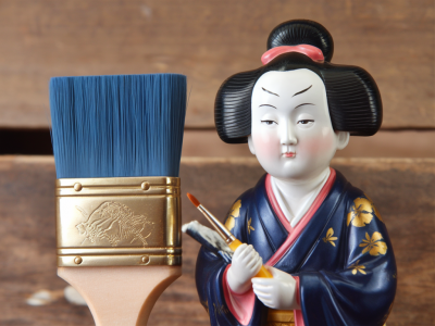 Comment choisir entre pinceau kolinsky et synthétique pour les détails fins des figurines japonaises
